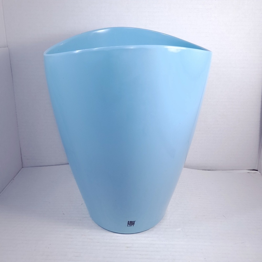 Umbra Trash Bin Waste Can‎ Hard Plastic light teal spa blue wastebasket bathroom